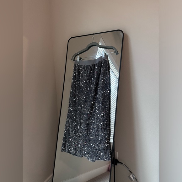 NWT DAZY Sequinned Velvet Midi Skirt S-M - Picture 3 of 10